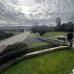 Domaine Du Rosiere 홈스테이