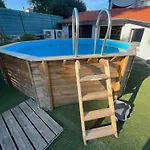 Domaine Du Rosiere 홈스테이