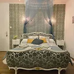 Domaine Du Rosiere 홈스테이 *