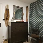 Domaine Du Rosiere 홈스테이 *