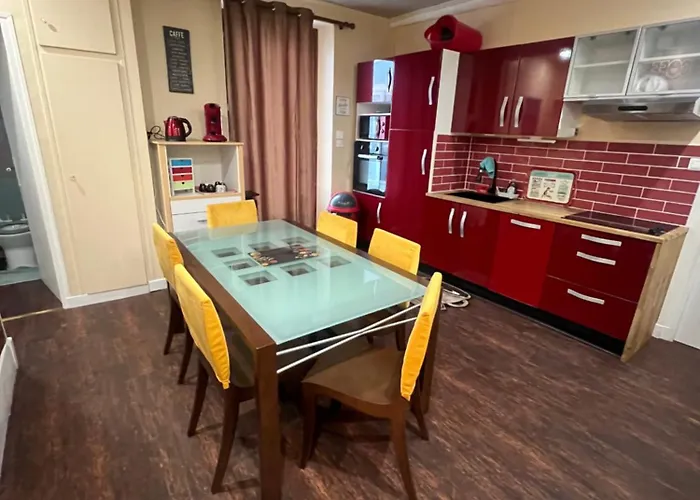 Domaine Du Rosiere 홈스테이