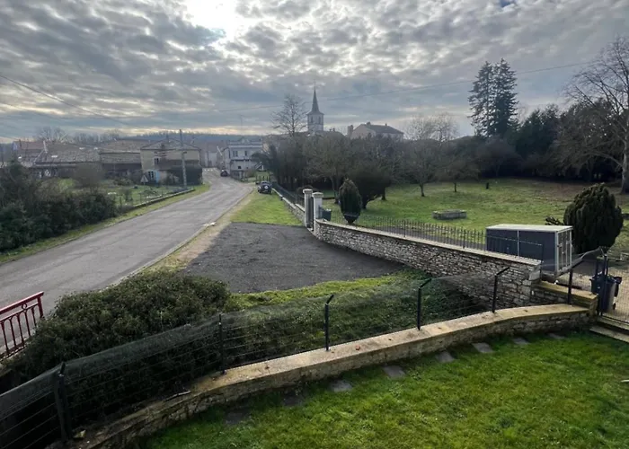 Domaine Du Rosiere 홈스테이