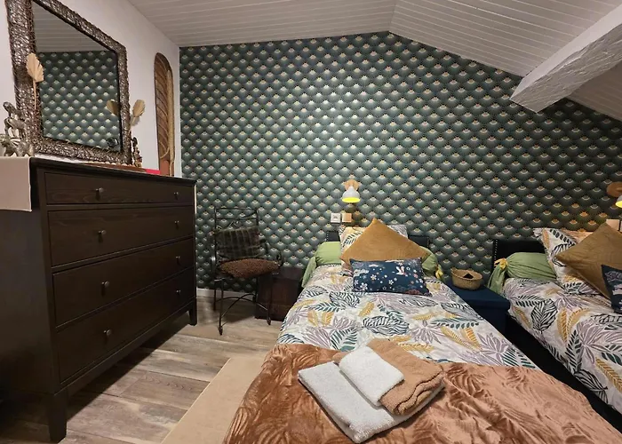 Domaine Du Rosiere 홈스테이